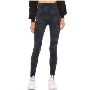 SPANX Look At Me Now Leggings in Black Camo Size S